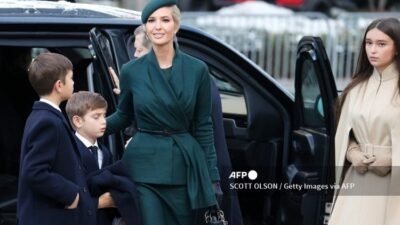 Ivanka Tampil Bergaya Militer Modern di Pelantikan Donald Trump