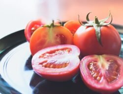9 Manfaat Tomat untuk Kesehatan: Kulit, Mata, dan Jantung Sehat