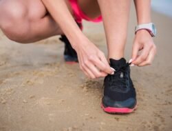 7 Tanda Sepatu Larimu Tidak Cocok, Segera Ganti!