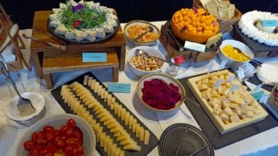 Mencicipi Gado-Gado dengan Keju Comte